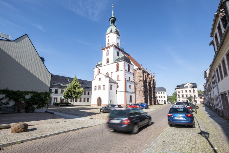 Herzogin Elisabeth nimmt Euch mit auf einen Stadtrundgang durch Rochlitz, wo es auch zur Kunigundenkirche geht.