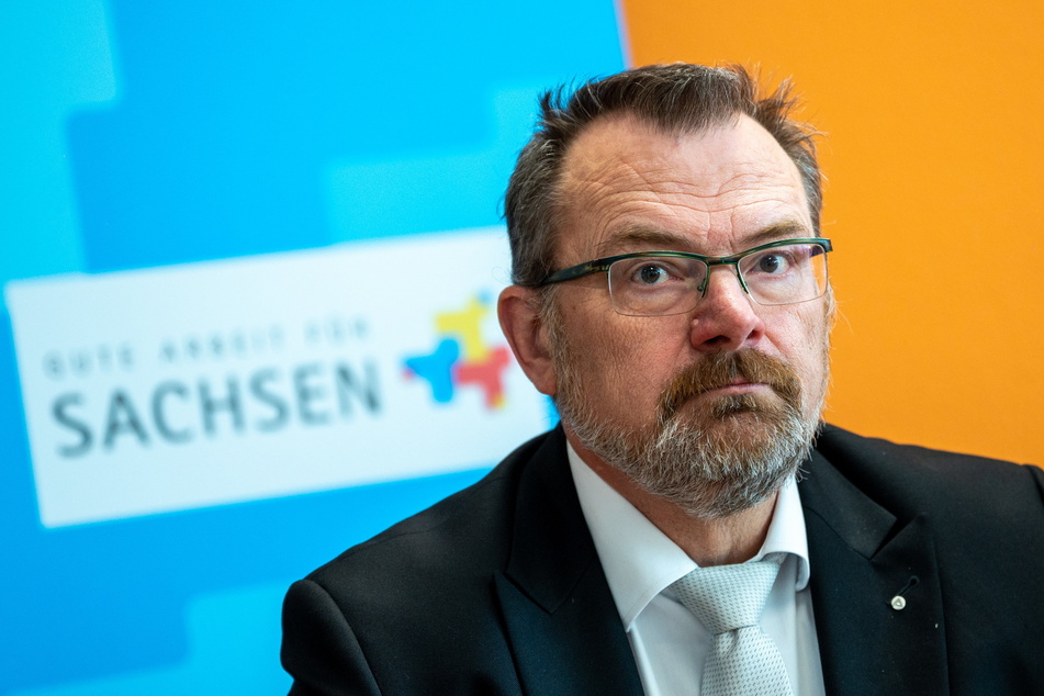 Sachsens Arbeitsagentur-Chef Klaus-Peter Hansen (60) ist wegen der zunehmenden Arbeitslosigkeit beunruhigt.