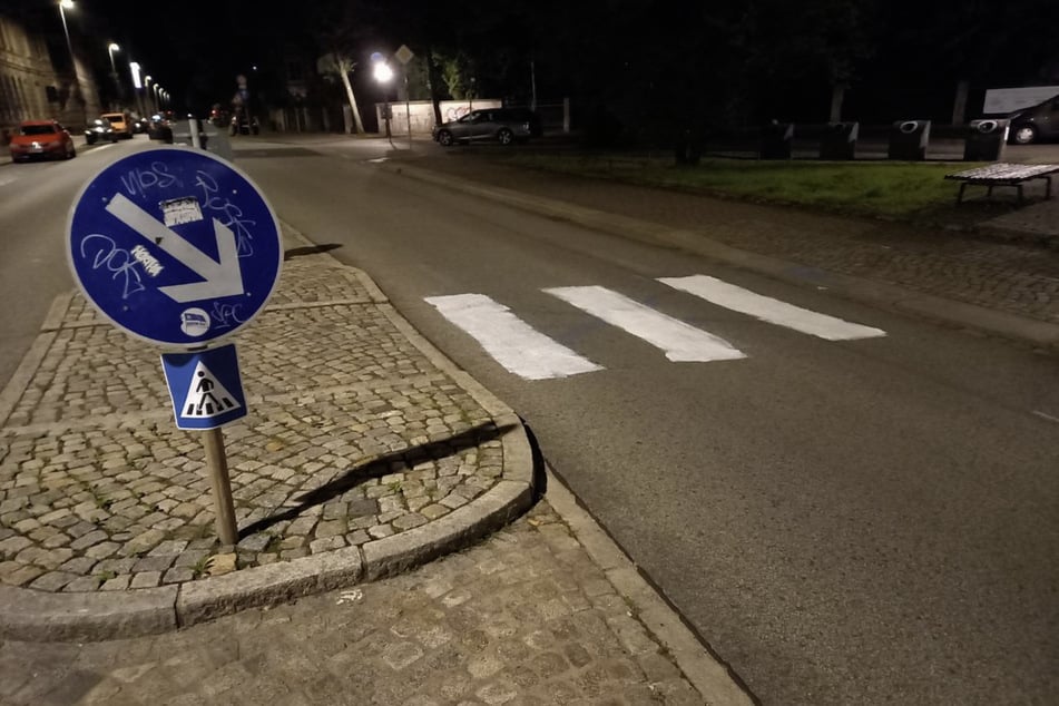 Dieser krumme Zebrastreifen kommt wieder weg und soll durch eine offizielle Querung der Stadt ersetzt werden.