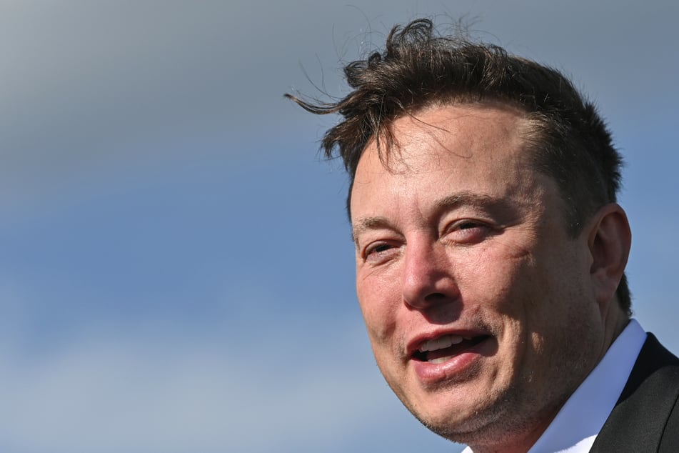 Elon Musk: Teenager gegen Elon Musk: 14-Jähriger von Tesla auf Millionensumme verklagt!