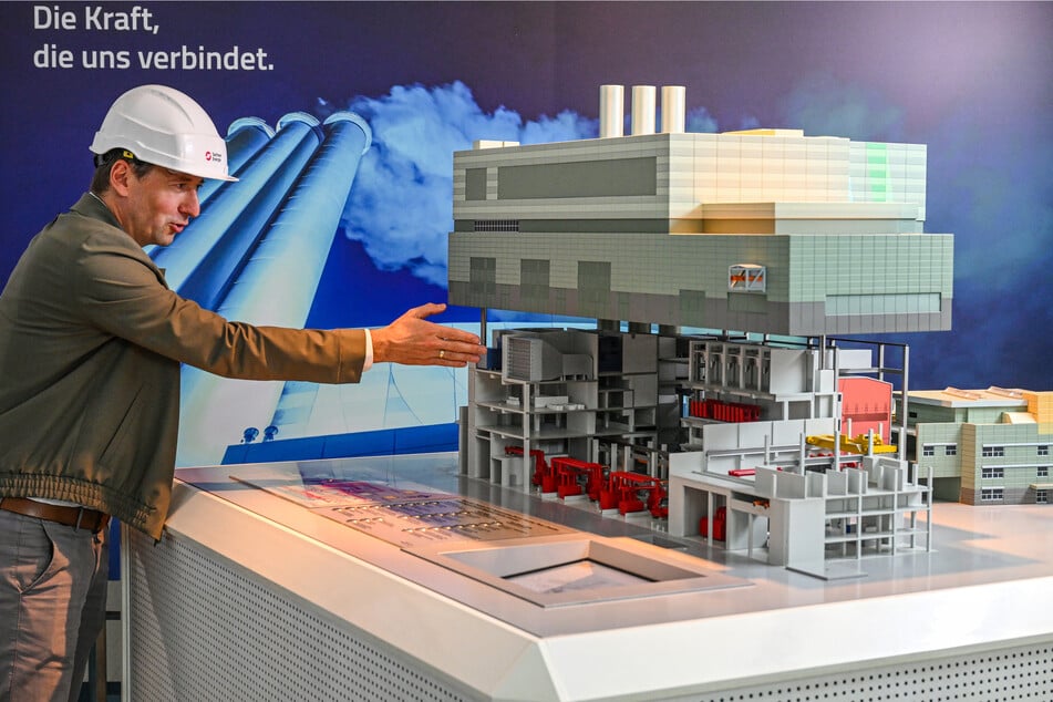 Große Technik ganz klein: Das Kraftwerk gibt es auch als Modell.