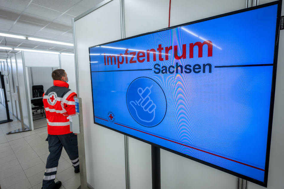 Abwarten und Tee trinken: Sachsens Impfzentren (hier in Chemnitz) sind startbereit. Nur ausreichend Impfstoff fehlt noch.