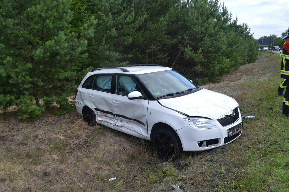 Unfall Auf Der B97 Skoda Kommt Von Der Strasse Ab Und Uberschlagt Sich Tag24