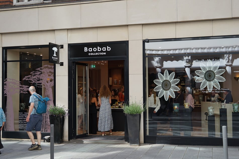 "Baobab Collection" hat seinen ersten Store in Deutschland in der Hamburger Innenstadt (Hohe Bleichen) eröffnet. Das Unternehmen betreibt mit seinem Flagship-Store in Brüssel 19 weitere Geschäfte auf der ganzen Welt, unter anderem in Paris und New York.