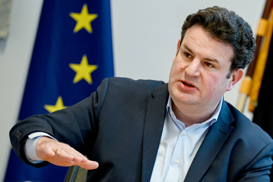 Bundesarbeitsminister Hubertus Heil (49, SPD) betont einmal mehr die Bedeutung der Einführung eines Tariftreuegesetzes.