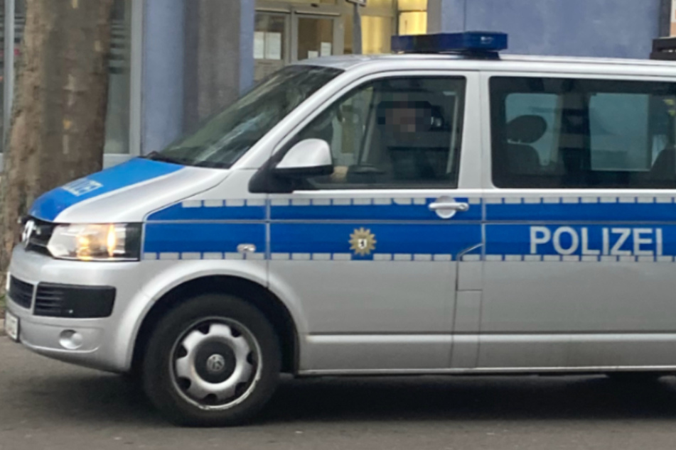 Polo kracht in Polizeiauto: Beamte unter Schock!