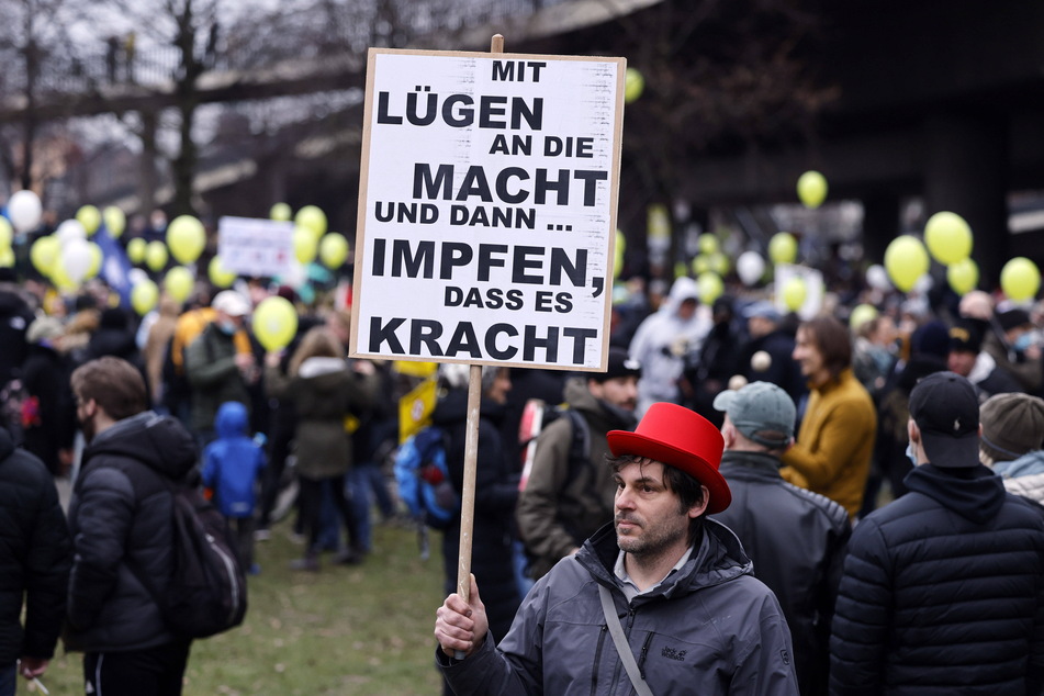 Der Protest gegen die Corona-Impfungen ebbt auch in diesem Jahr noch nicht völlig ab.