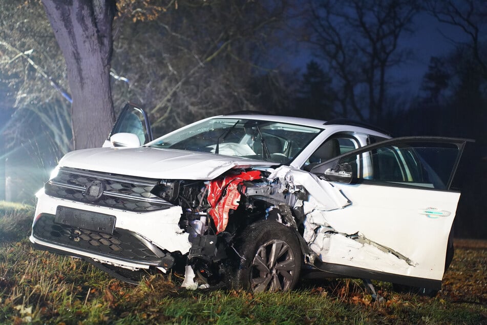 Auch der VW war deutlich gezeichnet vom Zusammenprall.