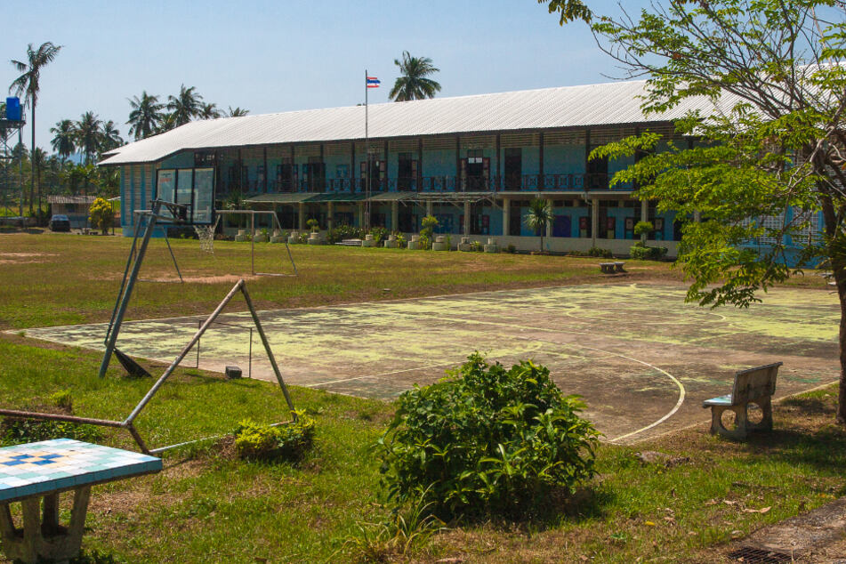 Sportplatz einer Schule in der thailändischen Provinz Phuket.