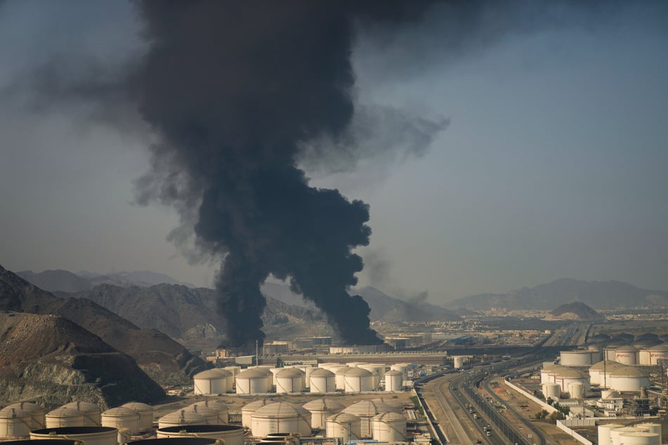 Nahost-Konflikt: Großbrand nach iranischem Drohnenangriff