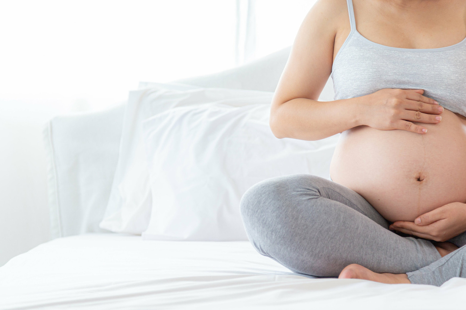 Schwangere, Stillende und Frauen im gebärfähigen Alter sollten sich der Stiko zufolge grundsätzlich gegen Corona impfen lassen.