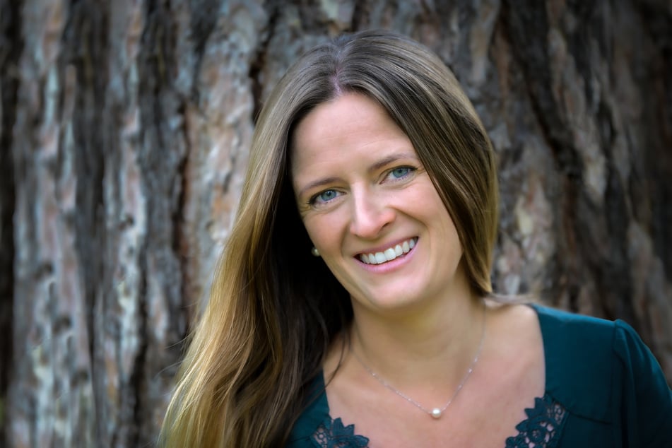 Josefine Gottwald, 1988 geboren, lebt mit Ihrem Lebensgefährten, dem Schriftsteller Ralf Günther, in Pirna.