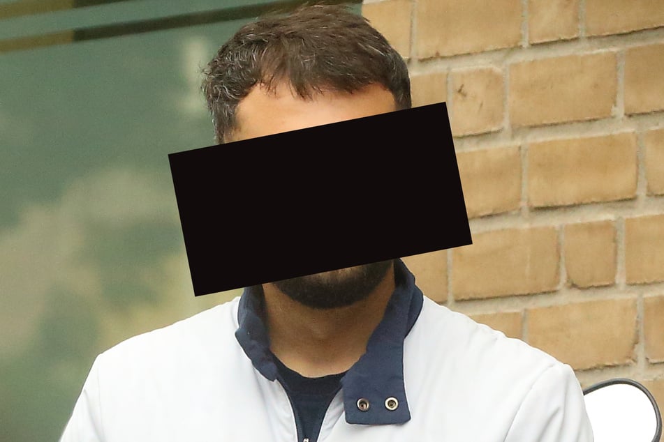 Michail S. (23) trat aus Frust einen Blitzer um.