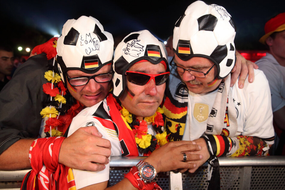 Mitfiebern in Schwarz-Rot-Gold - die deutsche Nationalmannschaft steigt am 15. Juni mit dem Spiel gegen Weltmeister Frankreich ins Turnier ein.