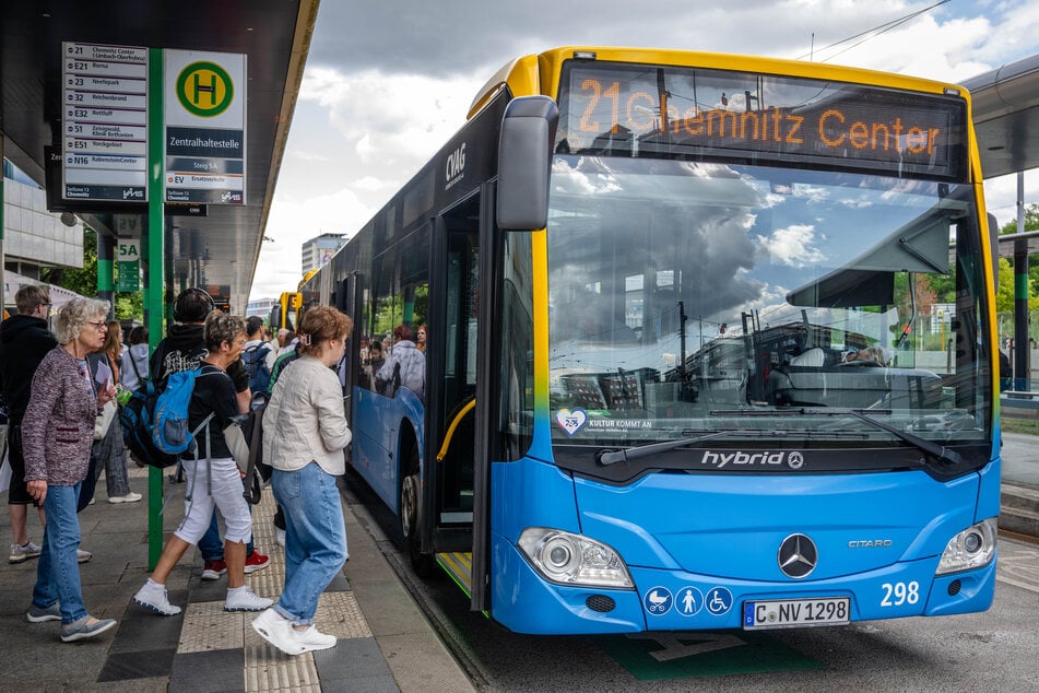 Alle Busse der Linie 21 fahren am Samstag bis zum Chemnitz Center und verbinden dort den Park&amp;Ride-Platz mit dem Festival.