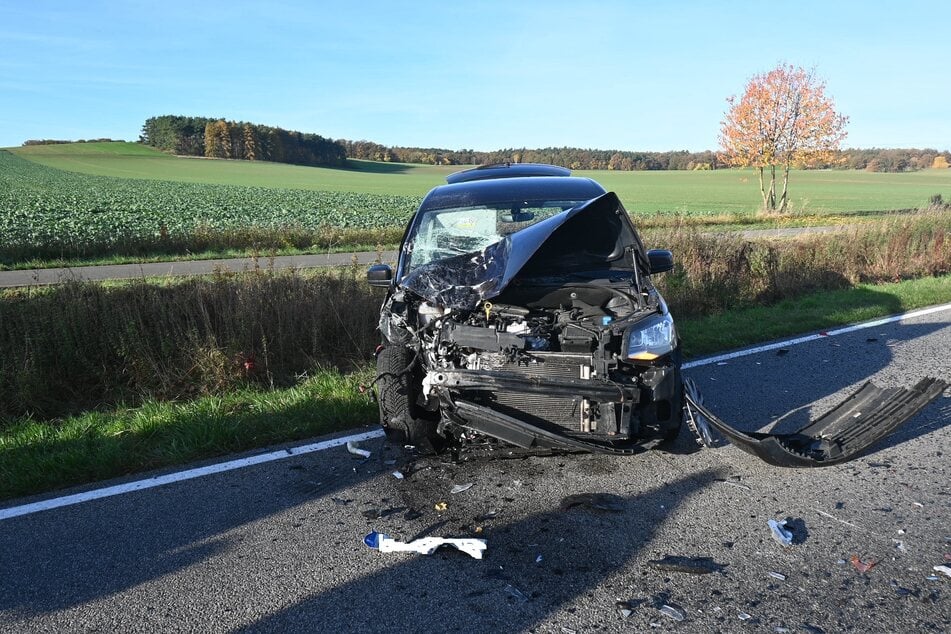 Zu spät reagiert: Mehrere Verletzte nach Unfall an roter Ampel