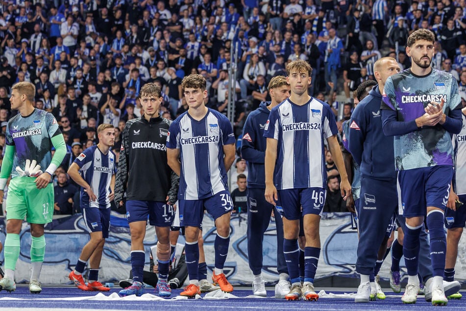 Die Hertha-Stars bekommen nach der erneuten Elversberg-Schmach den Frust der Fans zu spüren.