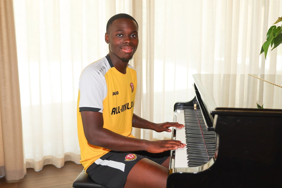 Kofi Amoako (20) will nicht nur auf dem Platz, sondern auch am Klavier den Ton angeben.