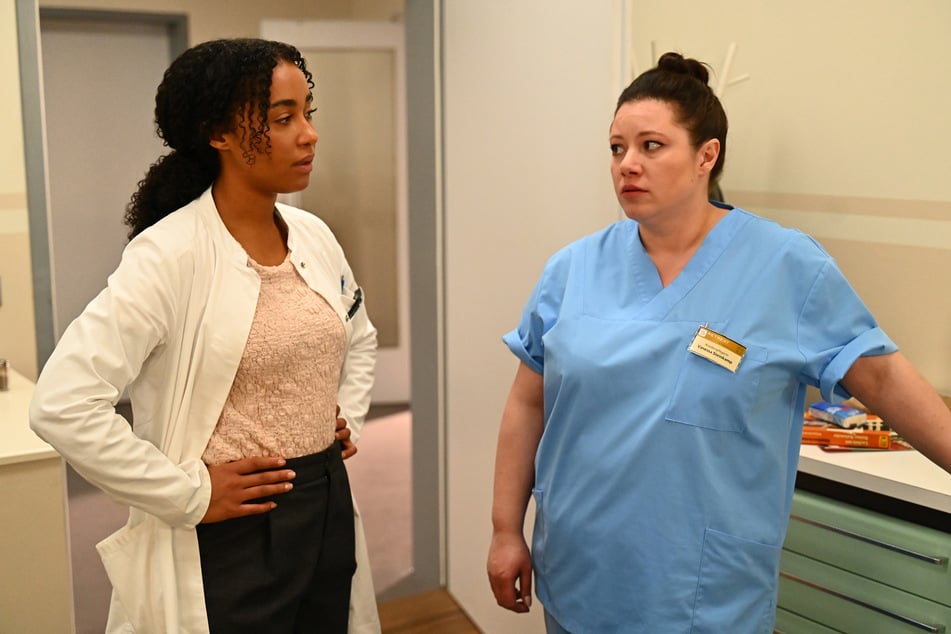 Imani (l.) weist Vanessa in die Schranken.