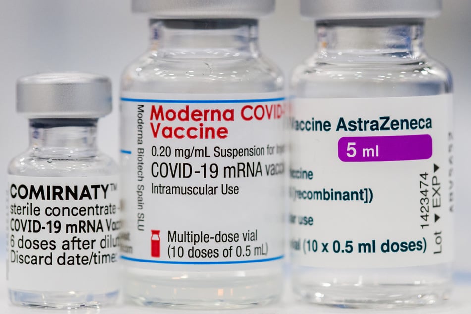 Die Corona-Impfstoffe von Pfizer-BioNTech, Moderna und AstraZeneca.