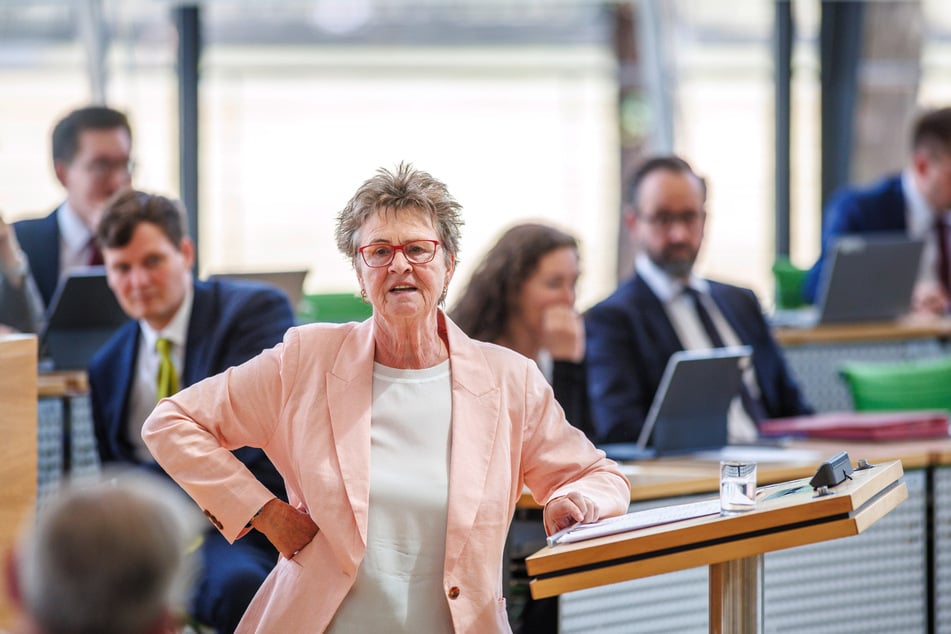 Die BSW-Fraktionsvorsitzende Sabine Zimmermann (64) fordert einen Nachtragshaushalt zur Bewältigung der Katastrophe.