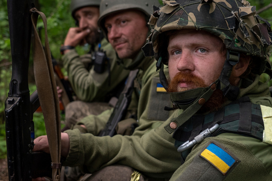 Ukraine-Krieg im Liveticker: Truppen stoßen von Charkiw bis zur Grenze vor