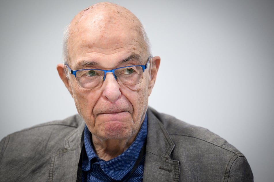 Der Auschwitz-Überlebende Pavel Taussig (91) ist kurz vor seinem elften Geburtstag mit seiner jüdischen Familie aus der Slowakei nach Auschwitz deportiert worden.