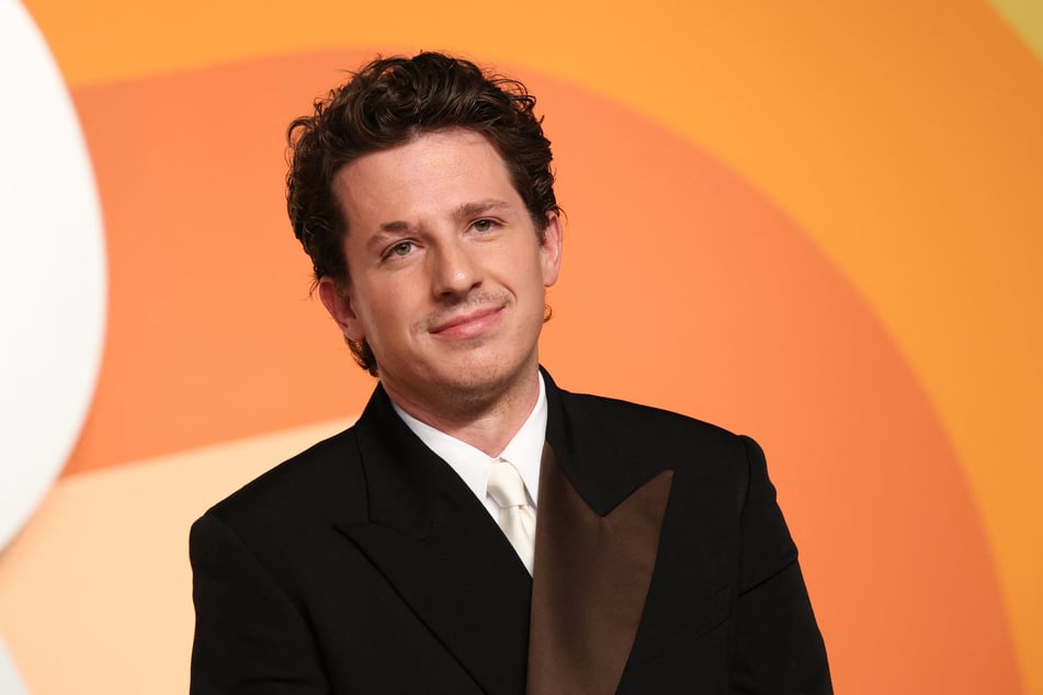 Charlie Puth (33) warf Bella Thorne (27) vor, dass sie zeitgleich mit zwei Männern zusammen gewesen sei.