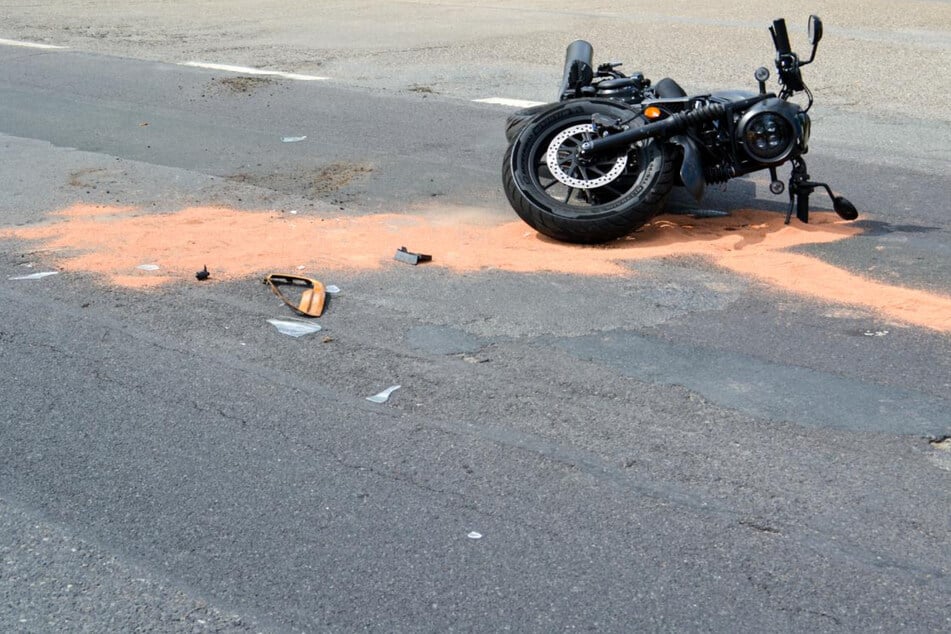Auf der B97 in Hoyerswerda verunfallte am Montagnachmittag ein Motorrad.