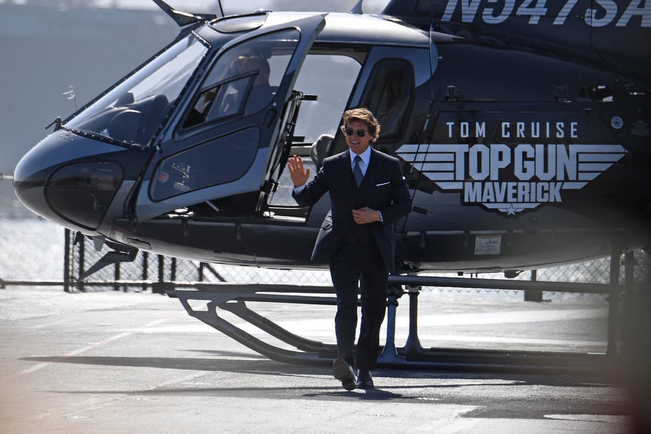 Zur Premiere von "Top Gun: Maverick" kam Tom Cruise stilecht per Helikopter.