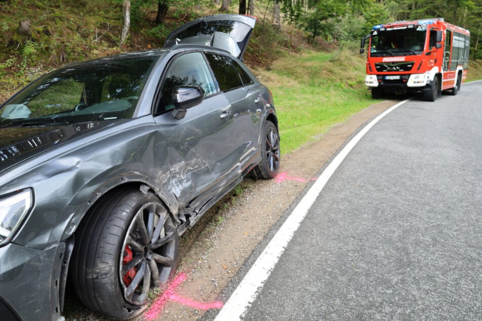 Der Audi sowie der VW mussten abgeschleppt werden.