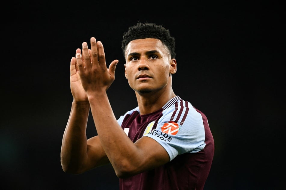 Der 29-jährige Mittelstürmer steht seit 2020 beim englischen Fußball-Erstligisten Aston Villa unter Vertrag.
