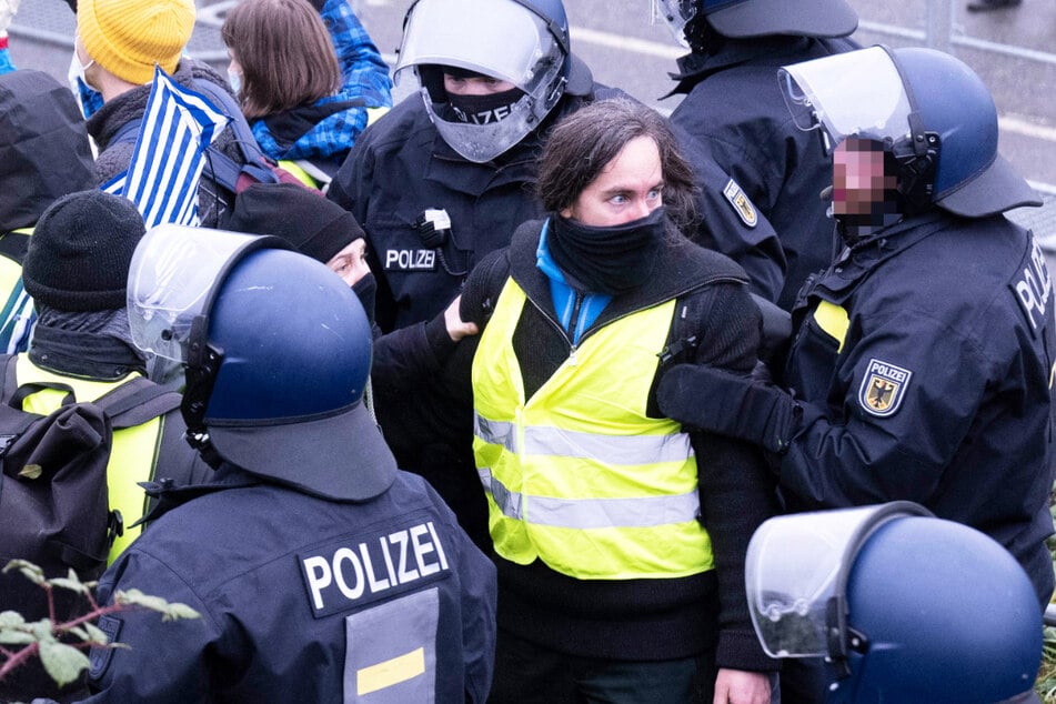Bei den Demonstrationen in Gießen kam es zu mehreren Zusammenstößen zwischen Protestierenden und der Polizei.
