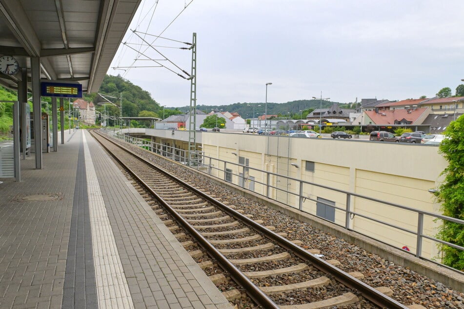 Steine auf Gleise gelegt: S-Bahnen müssen stoppen, Polizei ermittelt