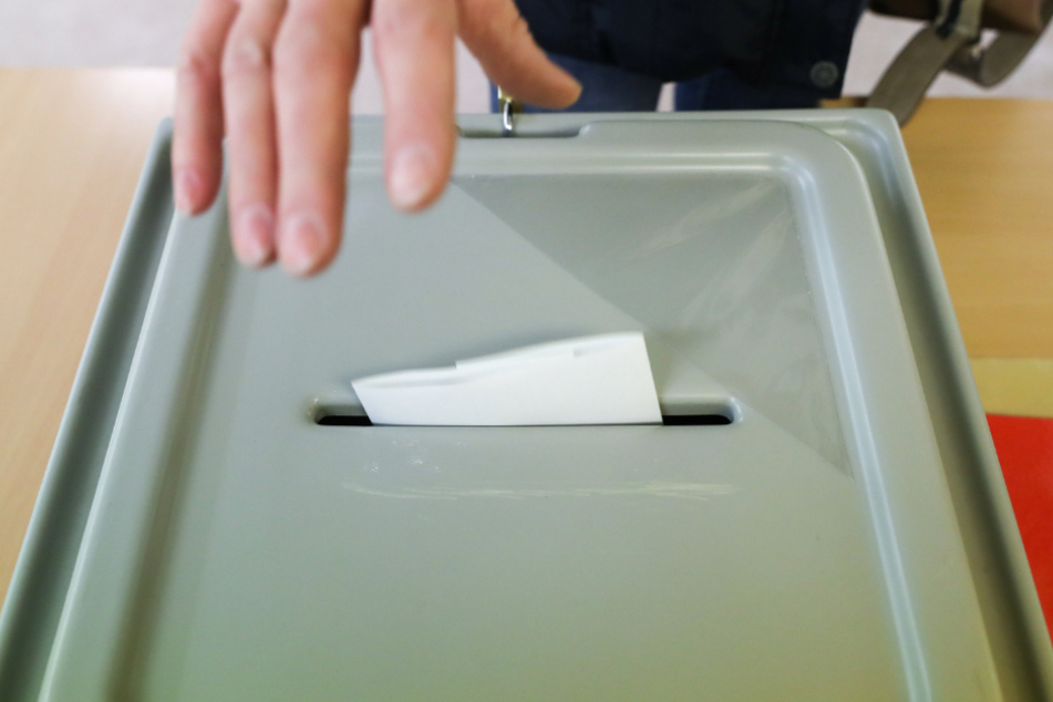 Stimmen für den Bürgermeister: Bei den Wahlen am Wochenende schnitt die SPD vielerorts überraschend gut ab. Die AfD konnte erneut nicht in ein sächsisches Rathaus einziehen.