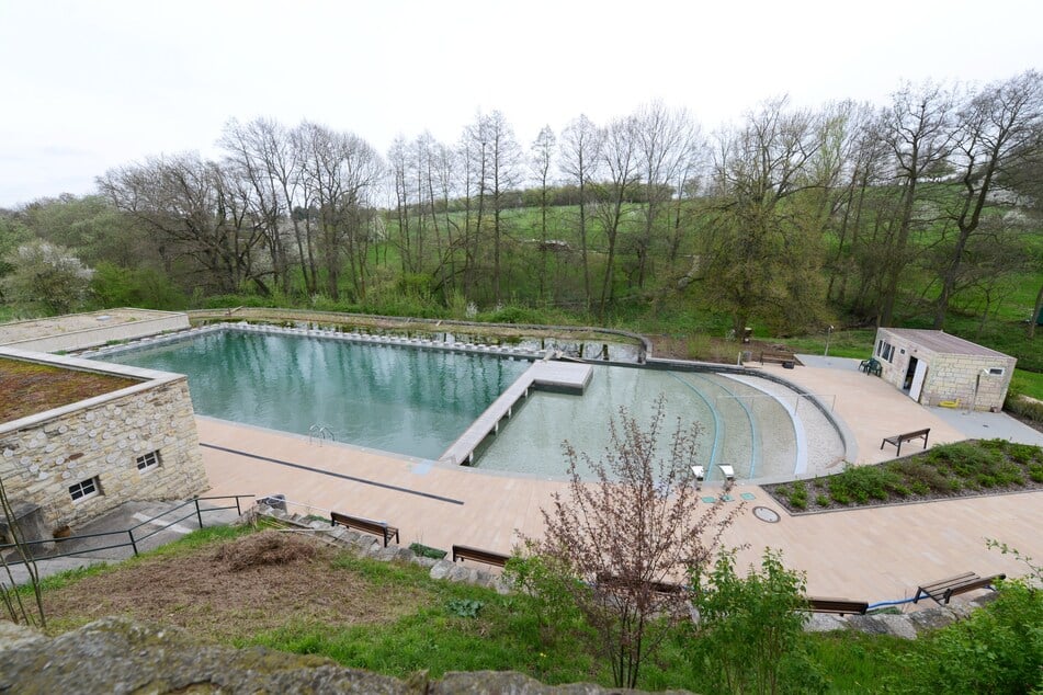 Auf dem Gelände des Naturbades findet am Sonntag ein kleiner Weihnachtsmarkt statt. (Archivbild)