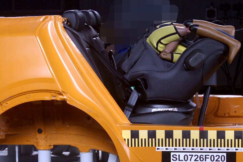 Lebensgefahr für Kinder! Experten warnen nach Crashtests vor diesen beiden Kindersitzen