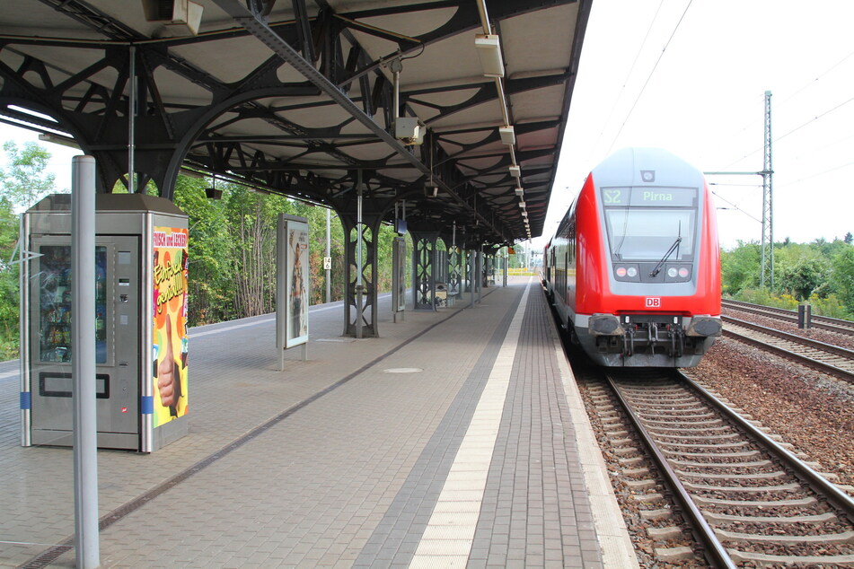 Tödliches Unglück am S-Bahnhof Strehlen: Mann von Zug erfasst, Strecke gesperrt!