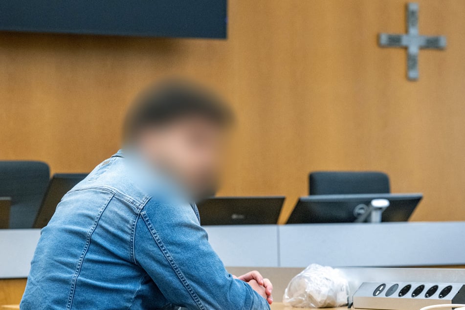Der 28-Jährige soll im Dezember 2024 versucht haben, seine dreijährige Tochter in der gemeinsamen Wohnung zu vergiften.