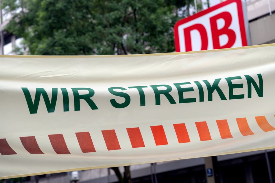 Die GDL hat seine Mitglieder aufgerufen, im Personenverkehr von Donnerstag bis Dienstag die Arbeit niederzulegen. (Symbolbild)