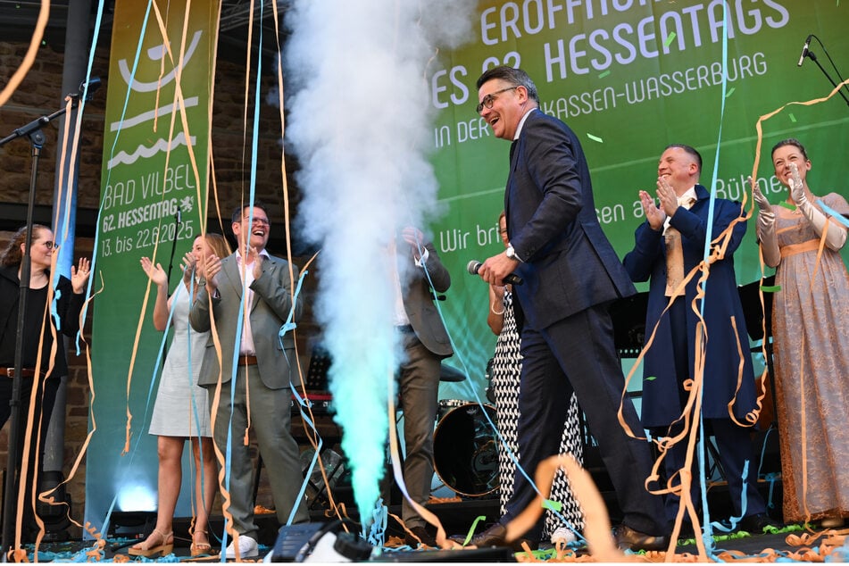 Hessens Ministerpräsident Boris Rhein (53, CDU) durfte den Hessentag in Bad Vilbel feierlich eröffnen.