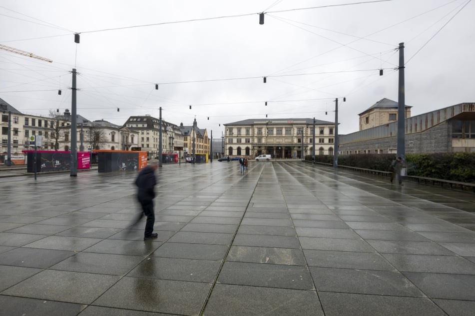 Der Omnibusbahnhof Chemnitz (ZOB) sollte auf den Vorplatz des Hauptbahnhofs ziehen. Jetzt wurde das Projekt gestoppt.