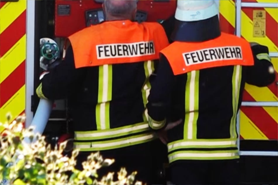 Rund 90 Feuerwehrleute waren im Einsatz, um einen Wohnhaus-Brand in Klingenberg am Main zu bekämpfen.