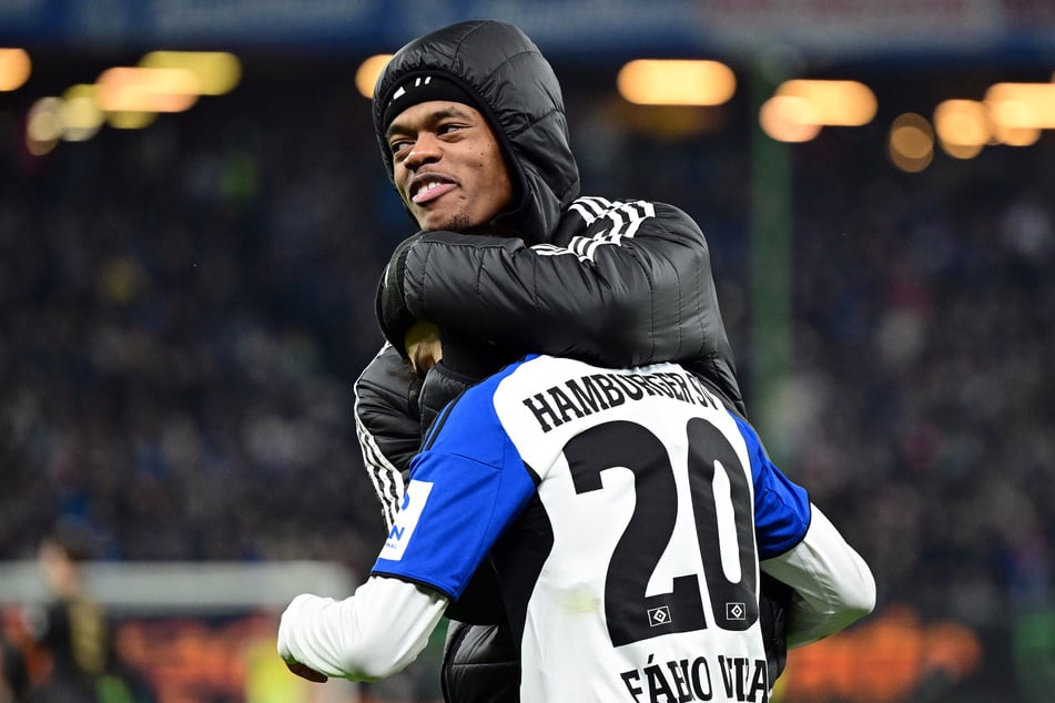 Der HSV hat die Kaufoption bei Warmed Omari (25, hinten) gezogen.