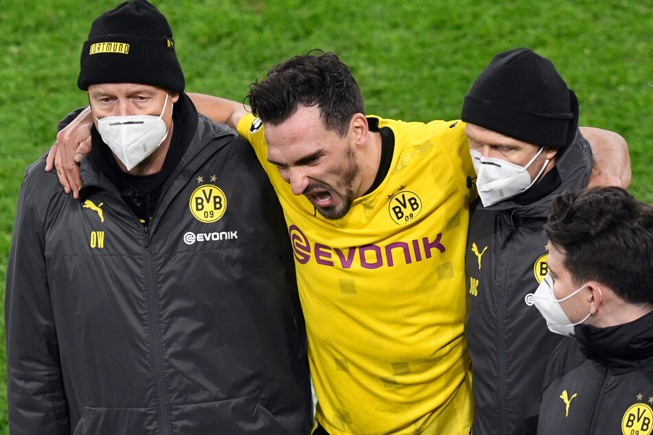 Mats Hummels wurde verletzt ausgewechselt.