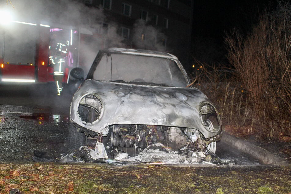 Die Feuerwehr konnte die lodernden Flammen komplett löschen.