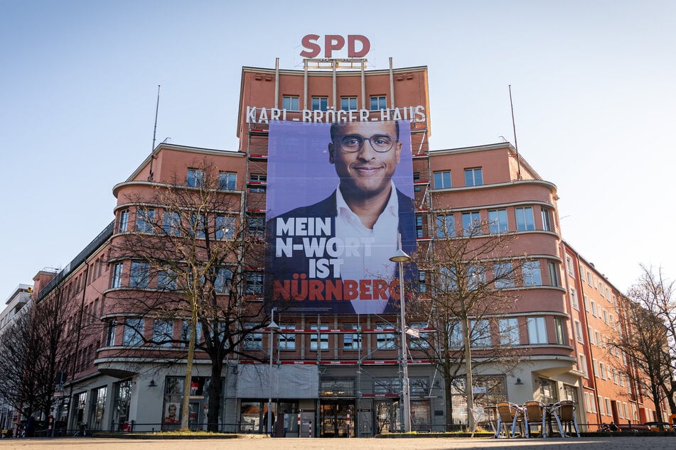 "Mein N-Wort ist Nürnberg", steht in großen Lettern auf der SPD-Zentrale in Nürnberg.