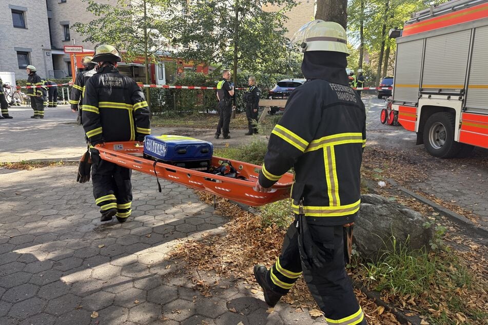 Einsatzkräfte entdeckten eine mutmaßlich gefährliche Substanz im Keller einer Frau.