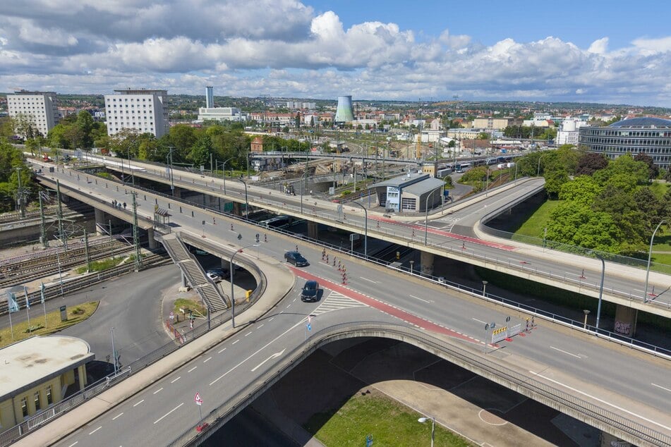 Blick von oben auf die Brücke Budapester Straße mit den seit Donnerstag gültigen Sperrungen.