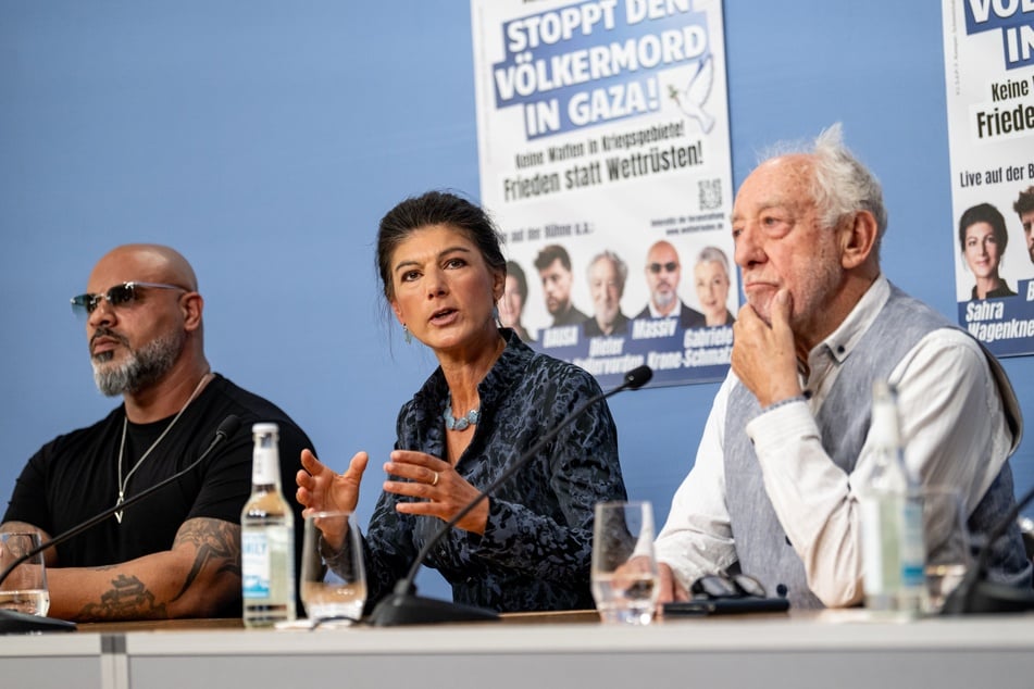 Massiv, Sahra Wagenknecht (56, BSW) und Dieter Hallervorden (90, r.) traten am 11. September in Berlin auf einer Demonstration gegen den Gaza-Krieg zusammen auf.